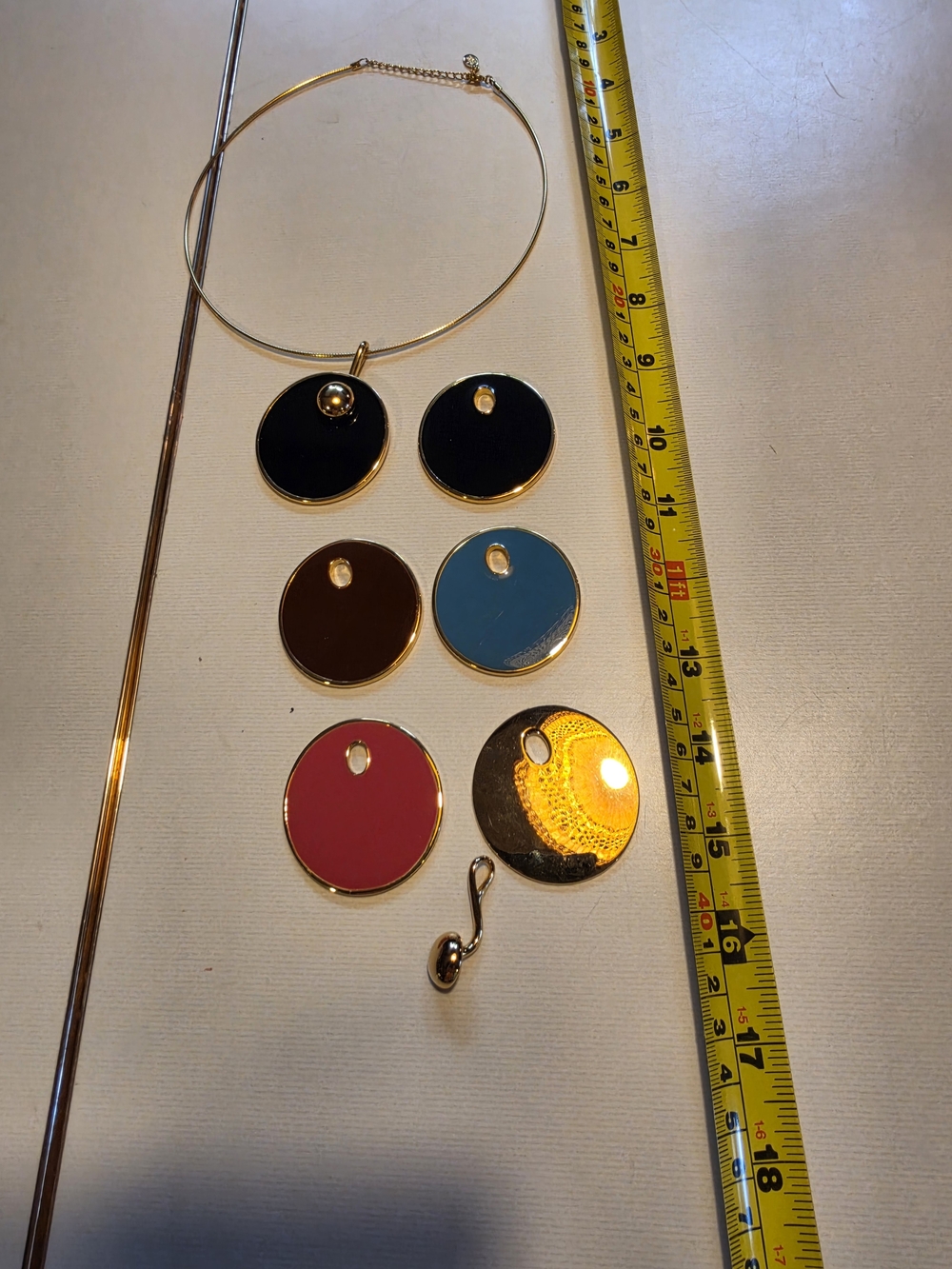 Joan Rivers Necklace With Changable Pendents Blue, Black, Cream And Pink - Lot 7